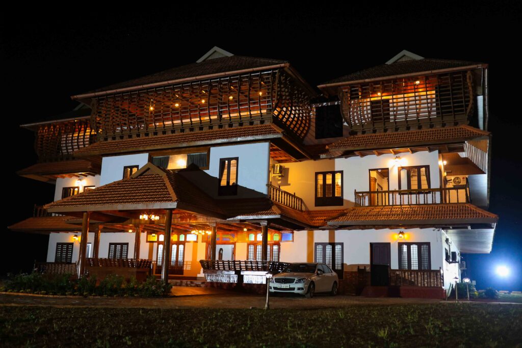 HEAVEN INN MUNNAR